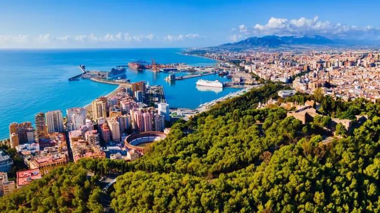 Visão panorâmica da cidade de Málaga.