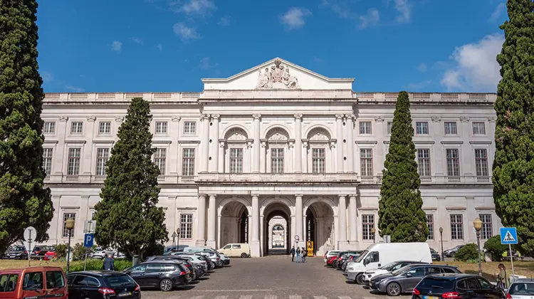 Portal principal do Palácio Nacional da Ajuda, em Lisboa