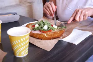 Lángos, um dos pratos típicos da Hungria