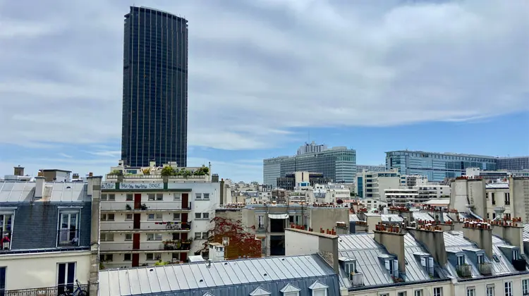 Torre Montparnasse vista a partir do 6o arrondissement de Paris