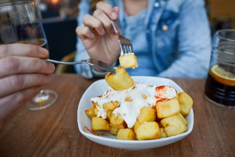 Experimentar os pinchos espanhóis é uma das melhores experiências no país