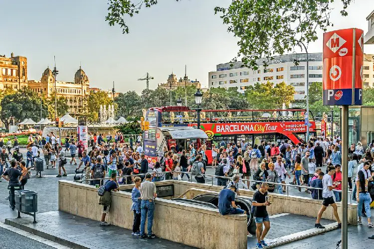 Barcelona, na Espanha, é uma das cidades mais turísticas no verão Europeu