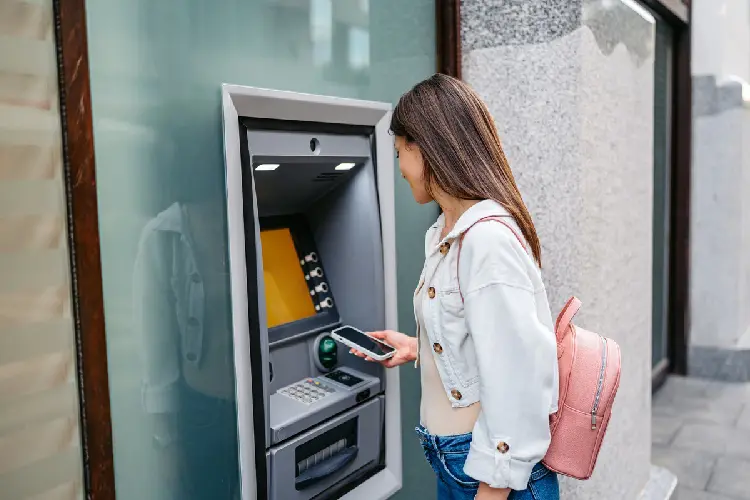 Escolher o melhor cartão internacional para usar na Europa é o primeiro passo para planejar a viagem