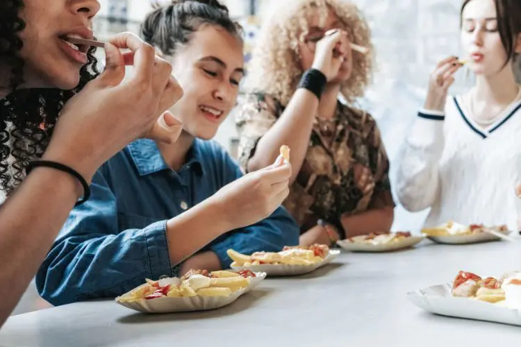 Fazer um city tour em Berlim para aproveitar a gastronomia local.