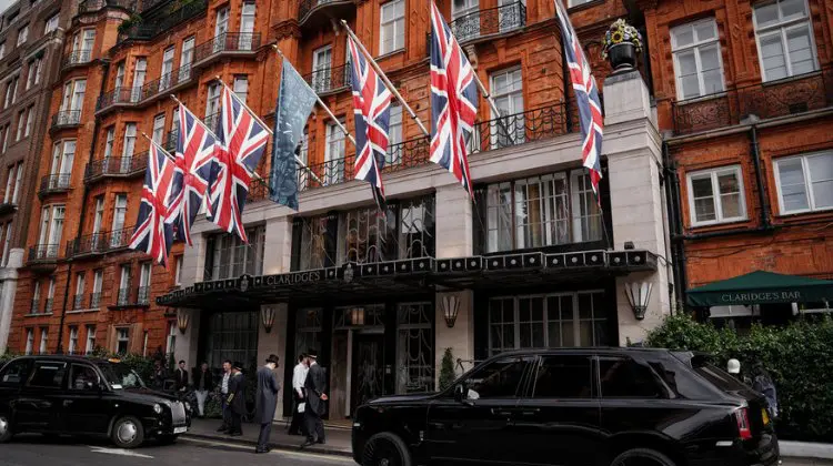 Fachada de um dos melhores hotéis da Inglaterra.