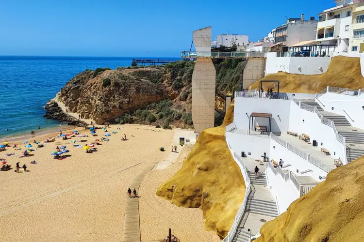 A praia é o melhor destino do que fazer em Albufeira.