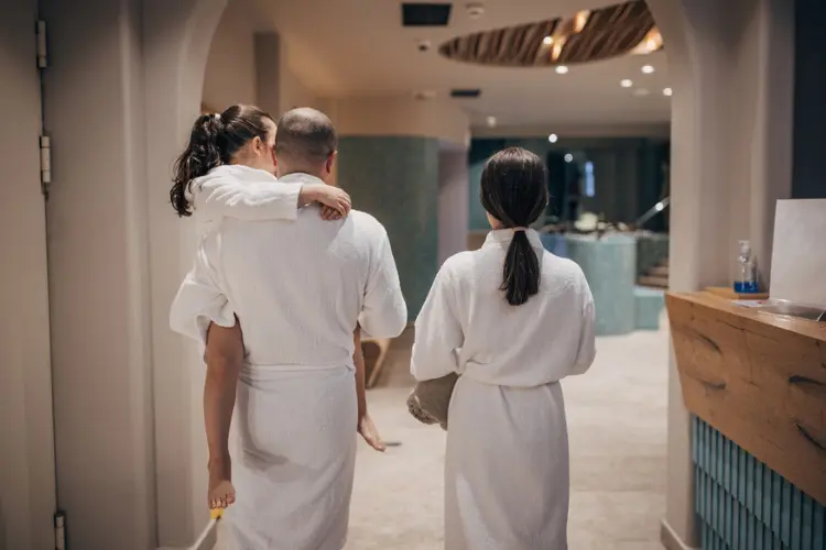 Família no spa dos melhores hotéis da Inglaterra.