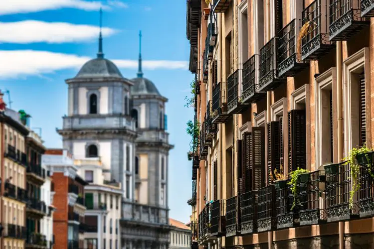 Apartamentos privados são boas opções de onde ficar em Madrid.