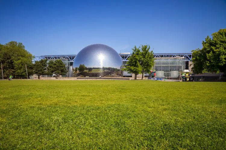 Fachada do Cité des Sciences et de l'Industrie