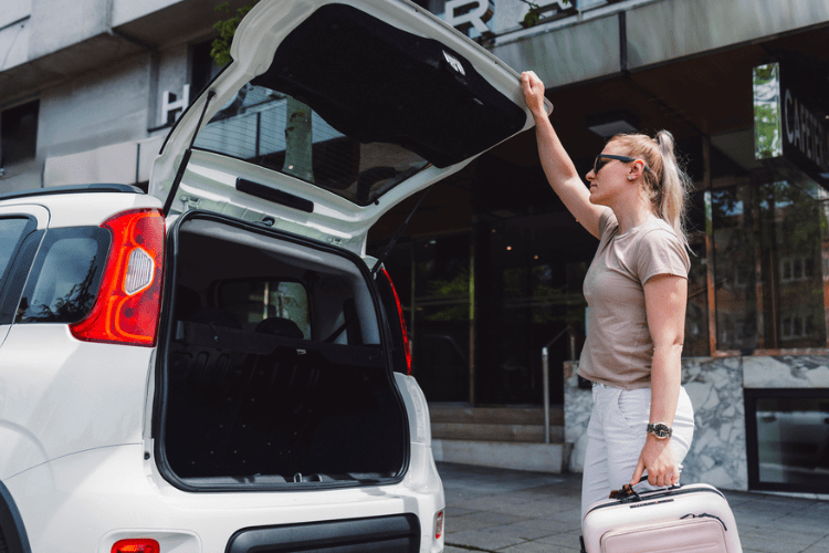 Rentcars oferece diferentes opções de veículos e locais de retirada e devolução do carro.