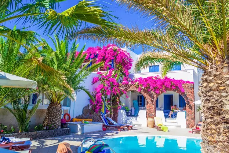 Apartamento para alugar com piscina em região de Santorini.