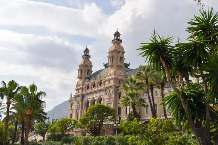 Entrada do Monte Carlo Opera em Mônaco
