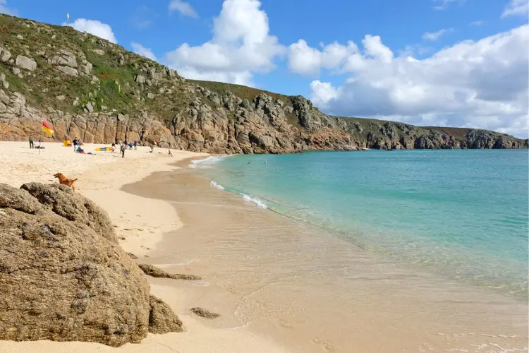 Porthcurno Beach na Cornualha