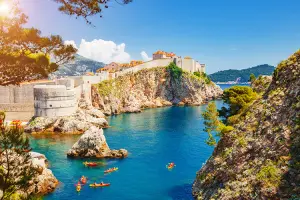 Praia em Dubrovnik, Croácia