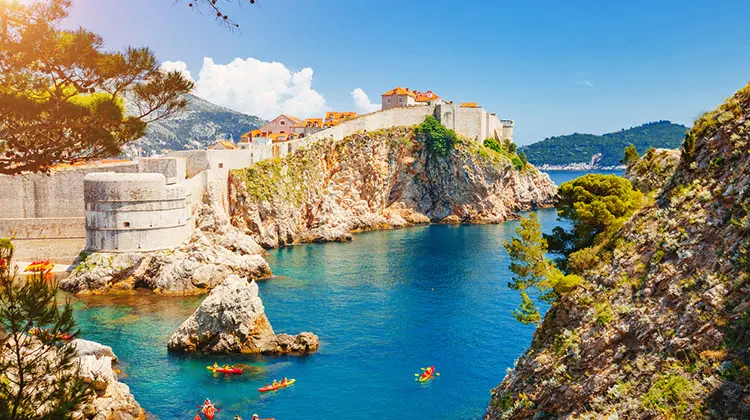 Praia em Dubrovnik, Croácia