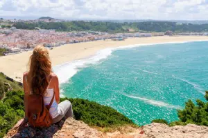 Praia em Portugal com sol e linda vista