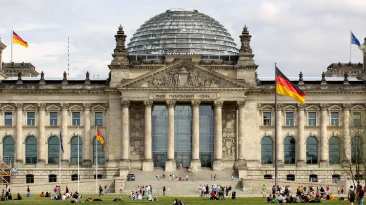 Entrada do Reichstag em Berlim.
