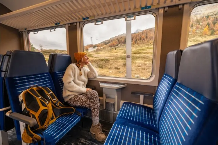 O trem é uma das opções de como viajar na Europa de forma sustentável.