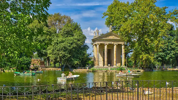 Lago na Vila Borghese