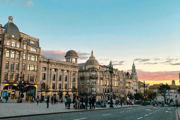 A região da Avenida dos Aliados é uma das melhores áreas para ficar em Porto