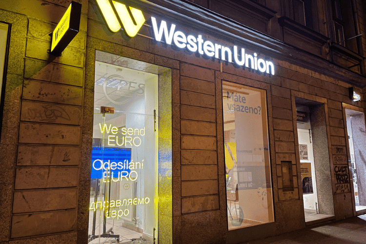 Fachada de uma agência da Western Union no exterior.