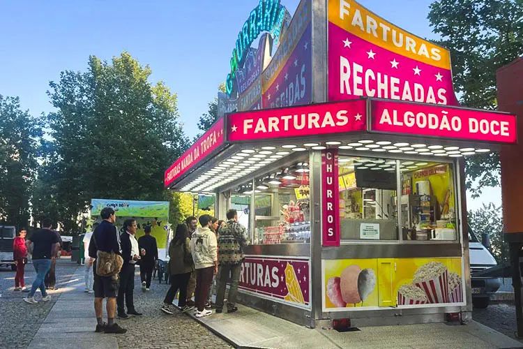 Comer fartura é o que se faz em toda festa popular em Portugal