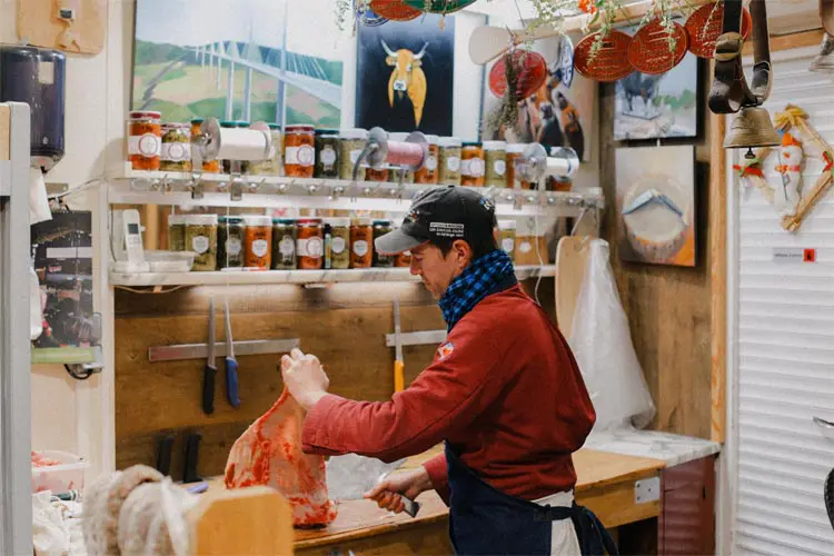 Rogger, proprietário do açougue "Aux saveurs des pâturages"