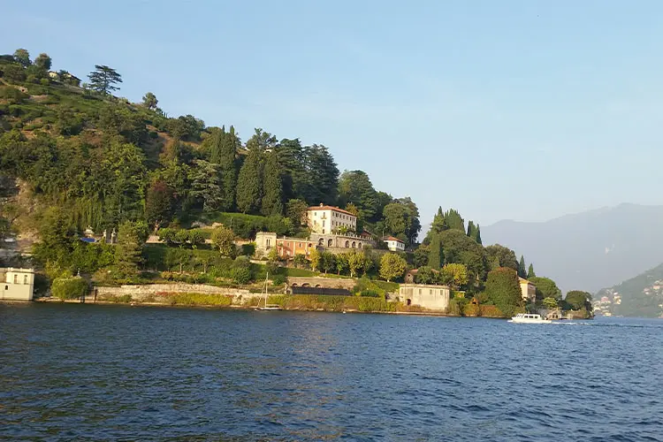 Vista do Hotel Vila D'Este a partir do lago de Como