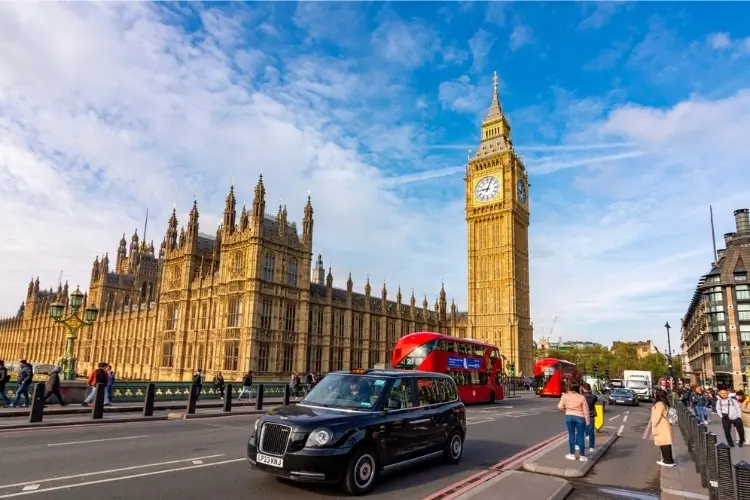 Big Ben visto da Westminster Bridge.