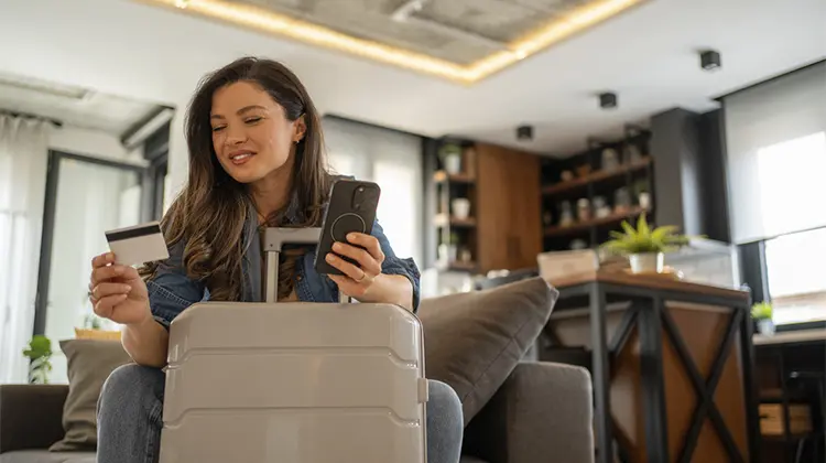 Turista se prepara viajar.