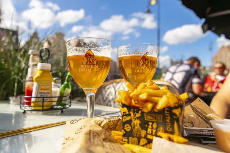 Cerveja belga e batata frita