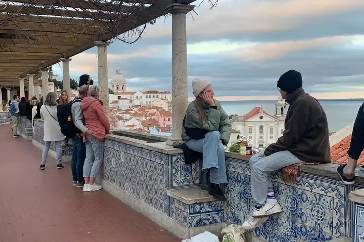 Lisboa em outubro, no Mirador Santa Luzia