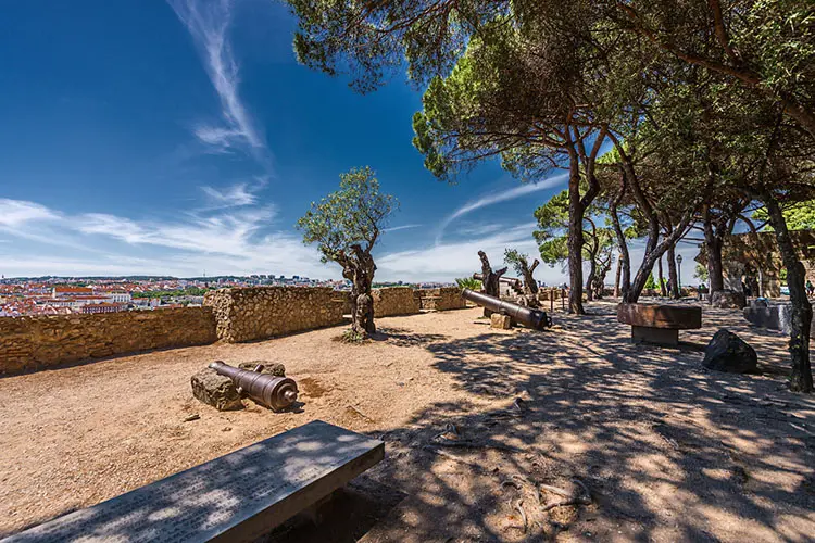 O miradouro do Castelo de São Jorge tem vistas panorâmicas de Lisboa