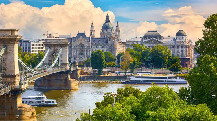 Os mirantes podem entrar na sua lista sobre o que fazer em Budapeste.