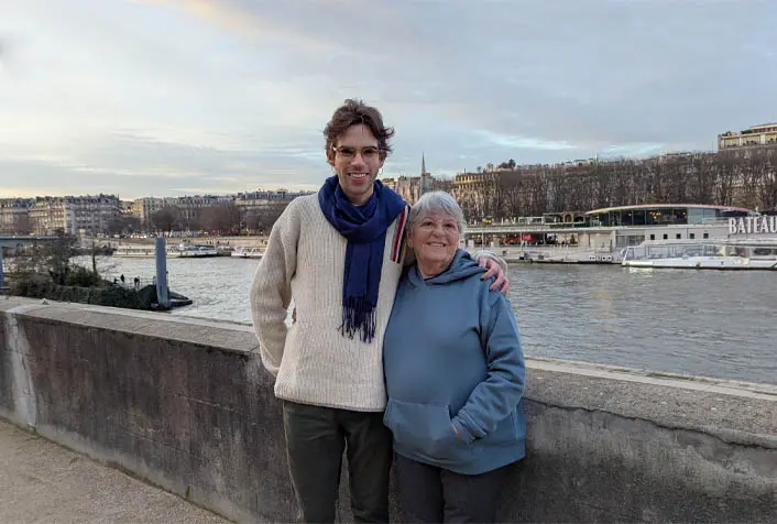 Fotografia de família próximo ao Musée d'Orsay, em Paris