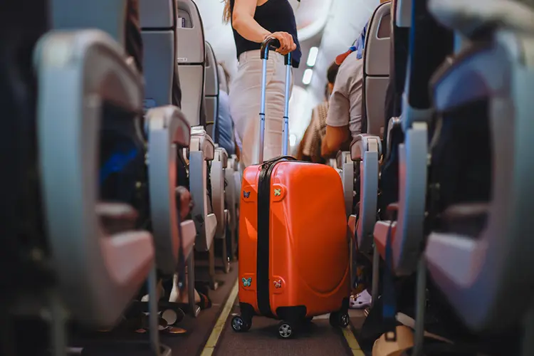 A passagem aérea para Lisboa geralmente inclui bagagem de cabine.