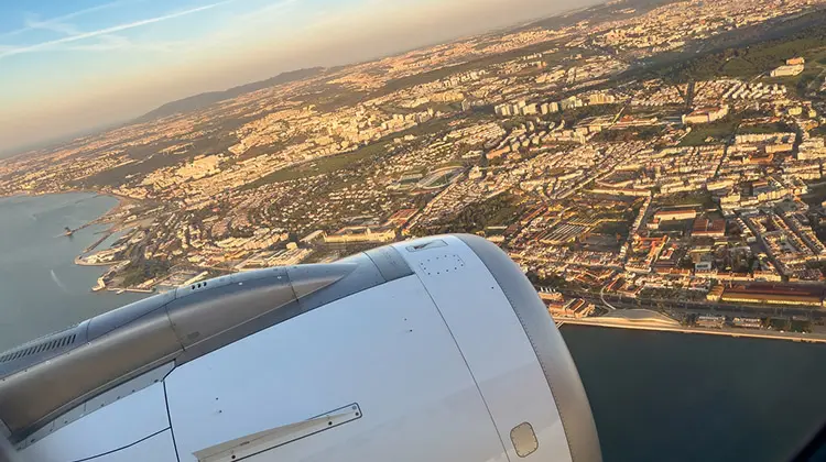 Depois de comprar a passagem aérea para Lisboa, inicie a busca por hospedagens.