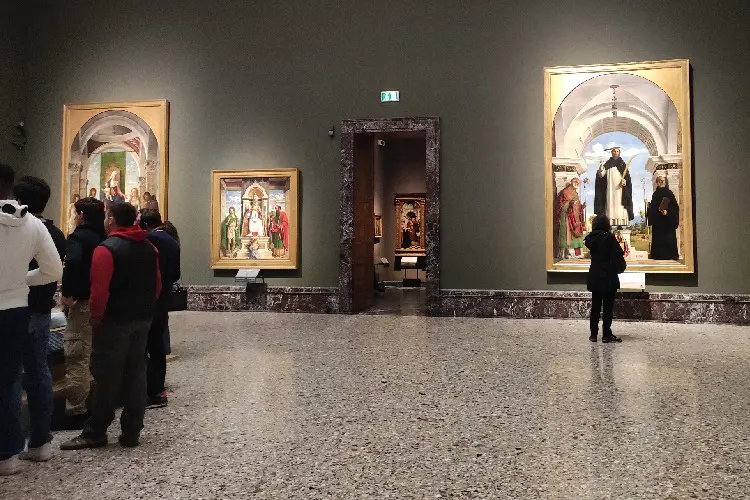 Visitantes na Pinacoteca Brera, em Milão.