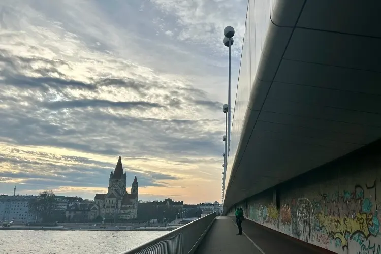 Rio Danúbio, um dos cartões postais de Viena e que passa por 10 países europeus, esteve presente em todas as minhas idas a cidade.