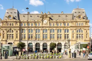 Gare Saint-Lazare em Paris, um dos pontos de partida de bate e volta.