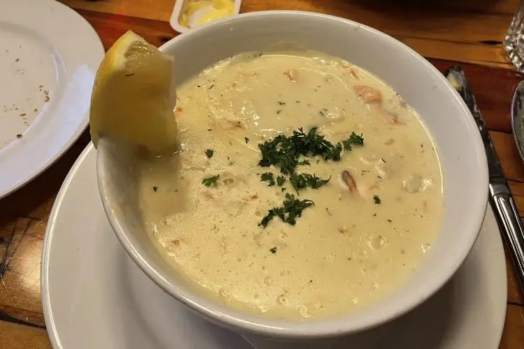 Sopa de peixe no Larsen Restaurante.