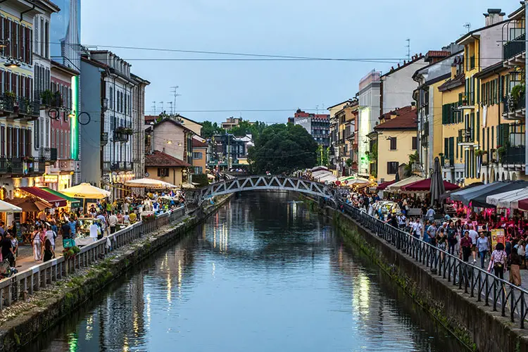 A região de Navigli, em Milão, é uma das opções para se hospedar na cidade.