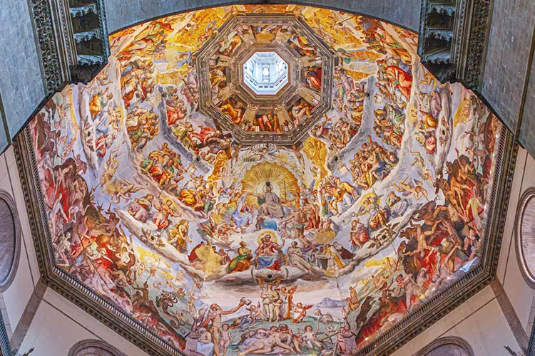 Afresco do Juízo Final dentro da cúpula da Catedral de Santa Maria del Fiore em Florença, Itália