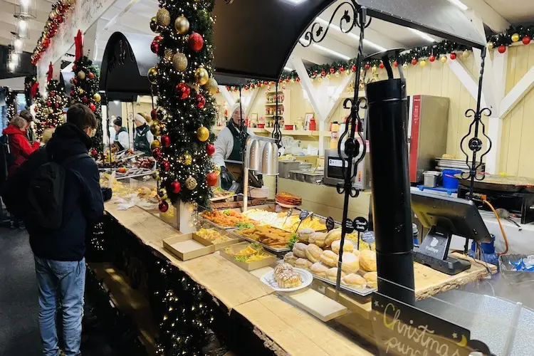 Comida no Mercado de Natal de Budapeste
