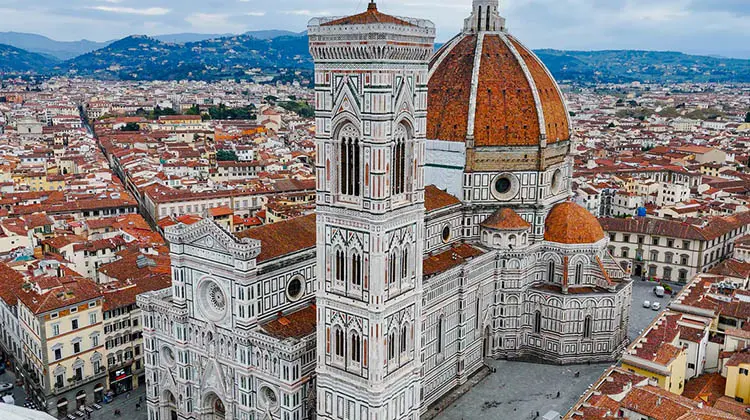 Vista aérea da Catedral Duomo de Florença, na Itália.