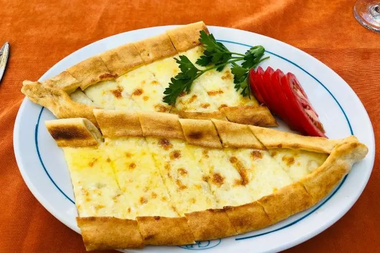 Pide é um prato típico da Turquia