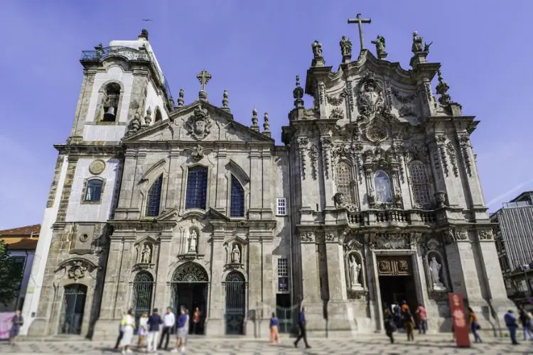 Igreja histórica no Porto em Portugal