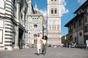 Casal com ingresso para Galeria Uffizi em Florença