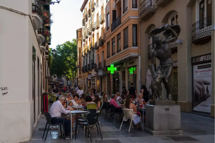 Rua de Zaragoza, no pôr do sol
