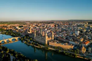 Zaragoza em dia de sol